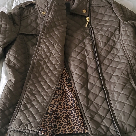 WeatherProof Jacket 🧥 - Picture 5 of 8